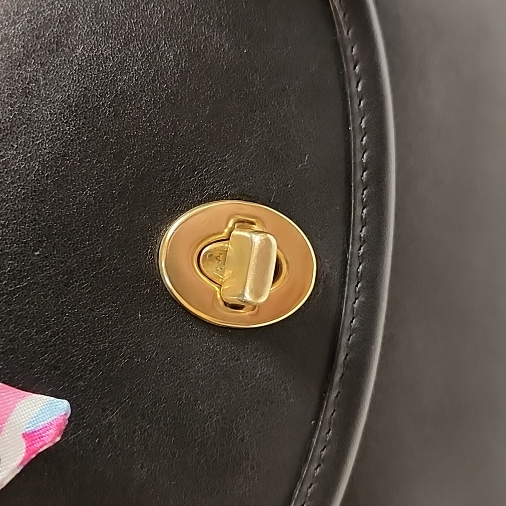 Sold Vintage Coach Regina #9983 - Picture 5 of 17